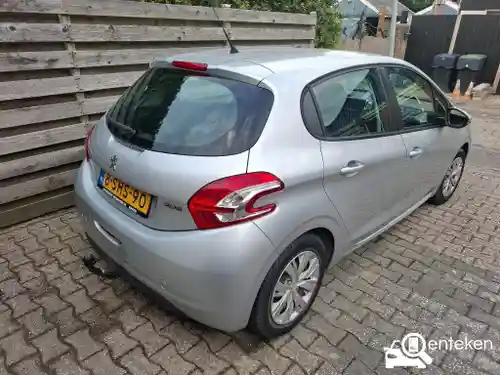 Peugeot 208 1.2 PureTech 82 2013