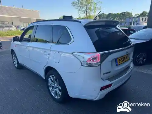Mitsubishi Outlander 2.0 Plug-In Hybrid 2013