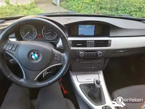 BMW 318i Touring 2011