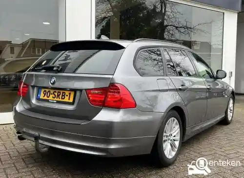 BMW 318i Touring 2010