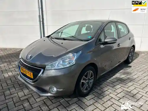 Peugeot 208 1.2 PureTech 82 2013
