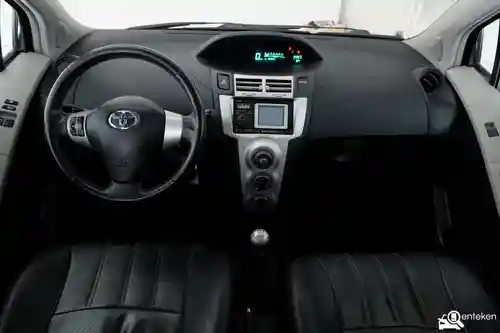 Toyota Yaris 1.3 2008