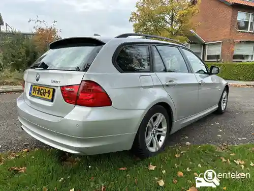 BMW 318i Touring 2010