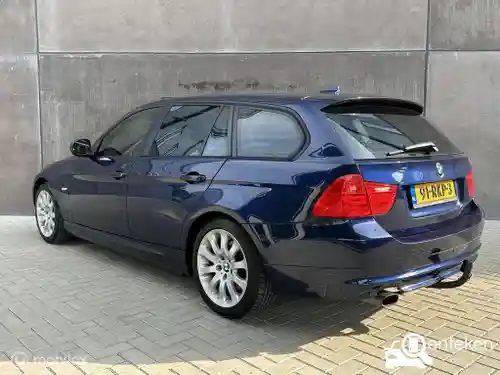 BMW 318i Touring 2011
