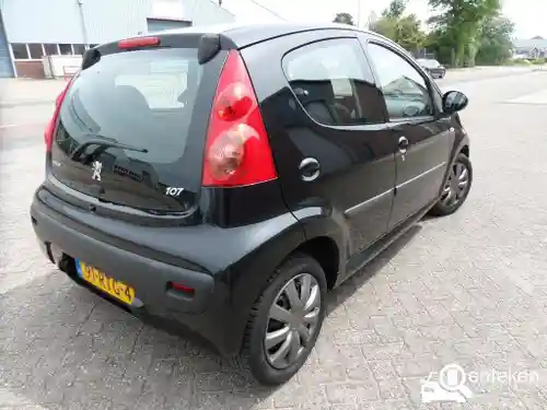 Peugeot 107 1.0 70 2011