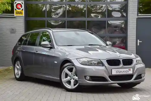 BMW 318i Touring 2010