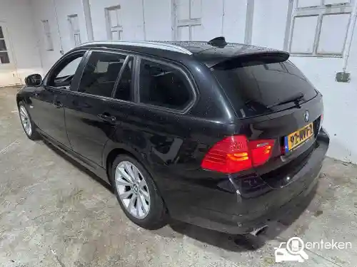 BMW 318i Touring 2010
