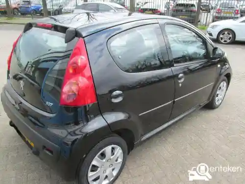 Peugeot 107 1.0 70 2011