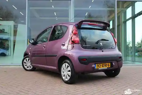 Peugeot 107 1.0 68 2012