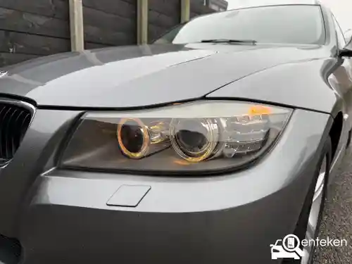 BMW 318i Touring 2010