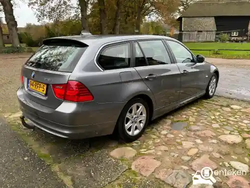 BMW 318i Touring 2011