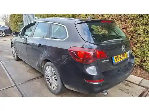Opel Astra Sports Tourer 1.4 Turbo 2011