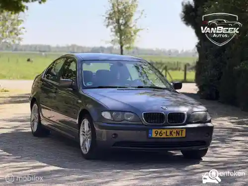 BMW 320i 2003