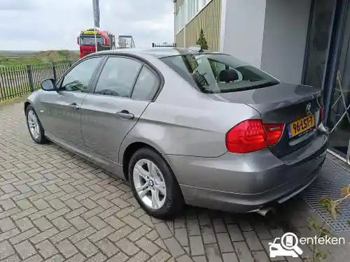 BMW 318i Touring 2010