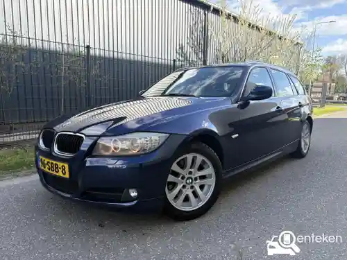 BMW 318i Touring 2011