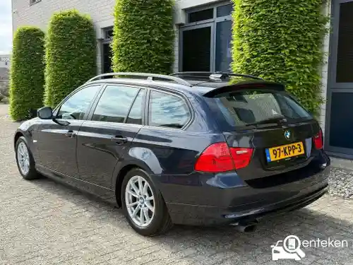 BMW 318i Touring 2010