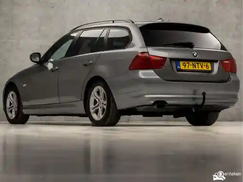 BMW 318i Touring 2010