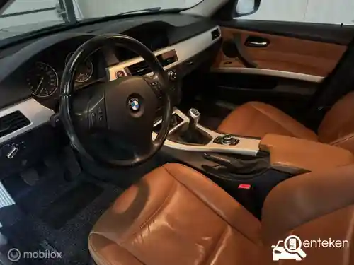 BMW 318i Touring 2011