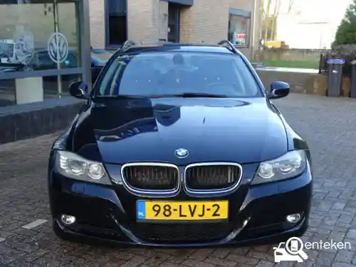 BMW 318i Touring 2010