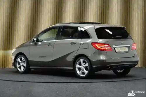 Mercedes-Benz B 180 2013