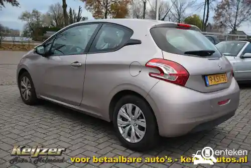 Peugeot 208 1.2 PureTech 82 2012