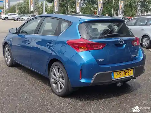 Toyota Auris 1.8 Hybrid 2013
