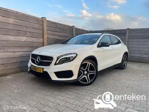Mercedes-Benz GLA 200 2014