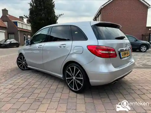 Mercedes-Benz B 180 2012