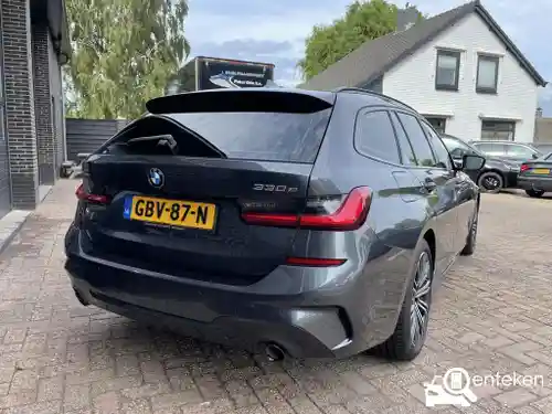 BMW 330e Touring 2021
