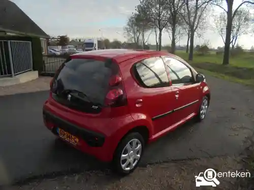 Peugeot 107 1.0 68 2012