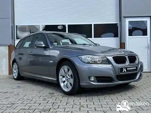BMW 318i Touring 2011
