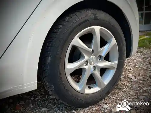 Peugeot 208 1.2 PureTech 82 2015