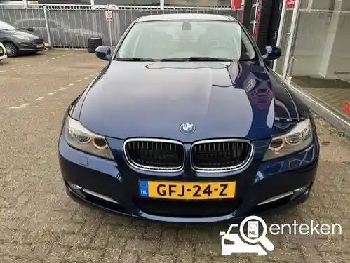 BMW 320i 2011