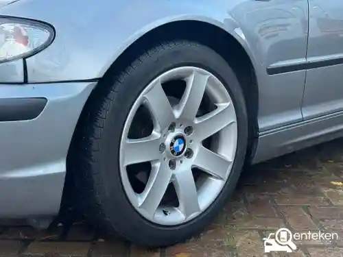 BMW 320i 2004