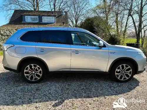 Mitsubishi Outlander 2.0 Plug-In Hybrid 2015
