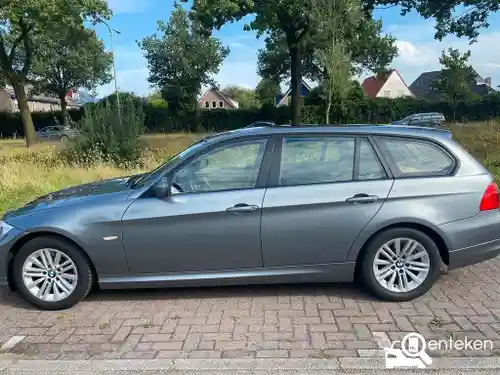 BMW 318i Touring 2012