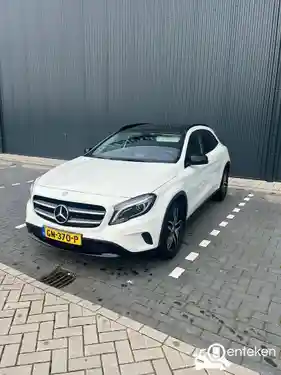 Mercedes-Benz GLA 180 2015