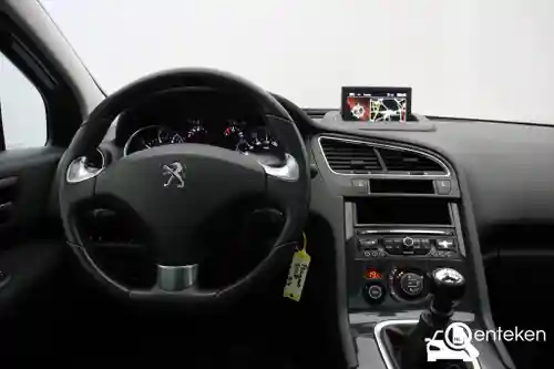 Peugeot 5008 PureTech 130 2015
