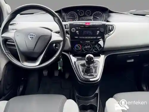 Lancia Ypsilon 1.2 8v p 2012