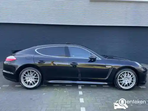 Porsche Panamera 4S 2010