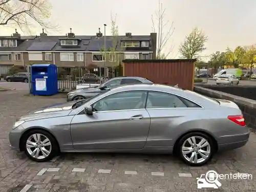 Mercedes-Benz E 200 BlueEFFICIENCY Coupé 2011