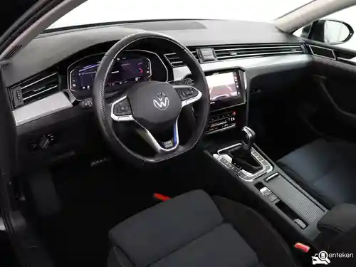 VW Passat Variant GTE 2021
