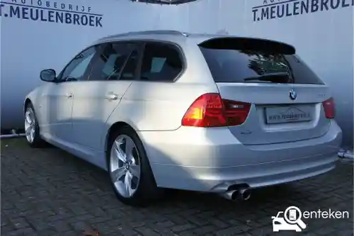 BMW 330xi Touring 2010