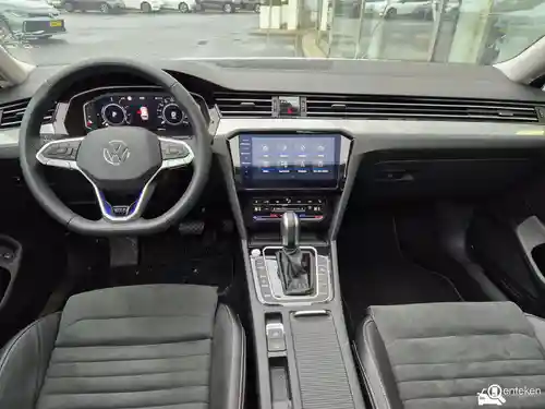 VW Passat Variant GTE 2023