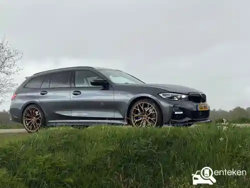 BMW 330e Touring 2021