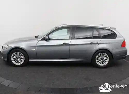 BMW 320i Touring 2011