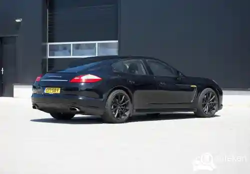 Porsche Panamera 4 2010