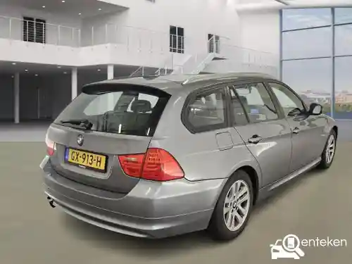 BMW 318i Touring 2011