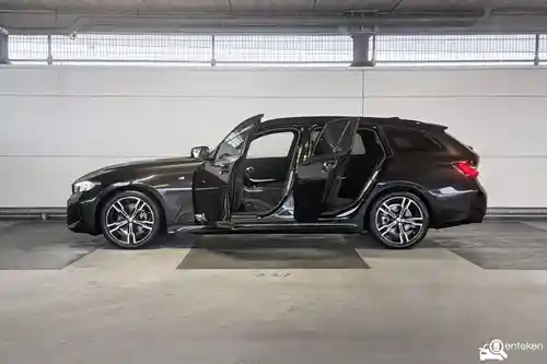 BMW 318i Touring 2025