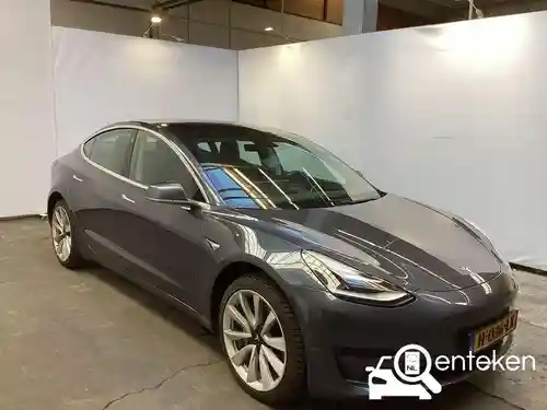 Tesla Model 3 Standard Range Plus 2020